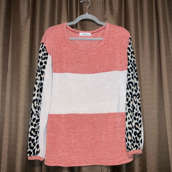 Light-Weight Two-Tone Sweater with Cheetah Print Sleeves - Picture 1 of 4